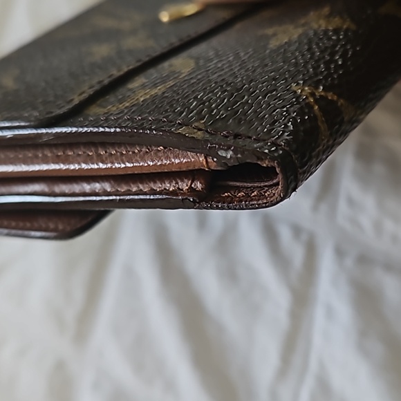 LV Portefeuille Elise Monogram Tri-Fold Wallet - Picture 11 of 13